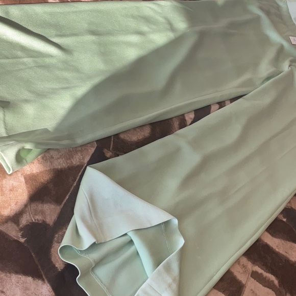 Alice + Olivia Deanna Stretch Cotton Satin
Bootcut Pants Color Green Tea size 14 - Picture 11 of 13